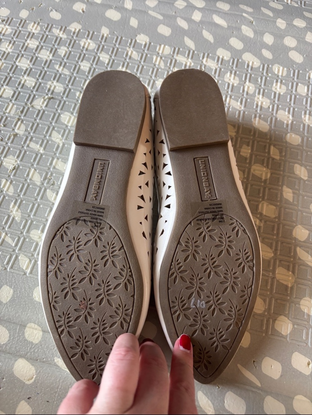 NWT WHITE FLATS - Picture 6 of 6